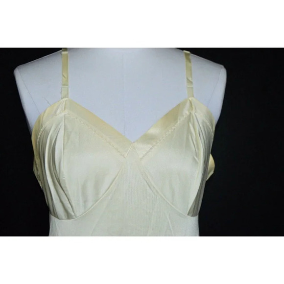 Kayser Slip Beige Size 36 T Nylon Sheer Hem Vintage 1950s - Picture 2 of 8